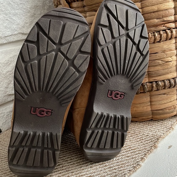 UGG Women's Michaela Chestnut Waterproof Boot Sz 9 - Picture 7 of 9